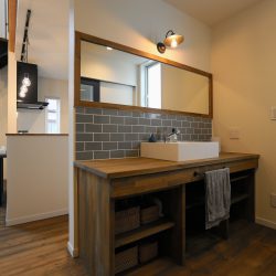 アンティークながらも洗練された洗面台