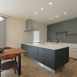 ダークトーンでまとめたキッチン