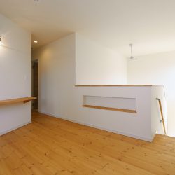 洗濯物を畳んだりアイロンをかけたりできるカウンターつき