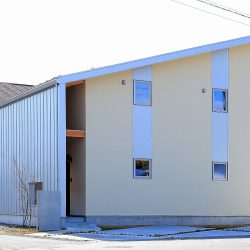 クリーム色が上品な外観