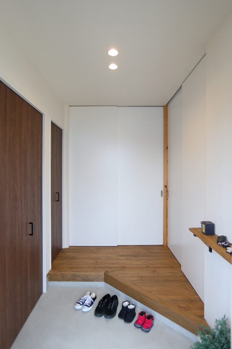 来客時は閉めて玄関ホールとしても使える