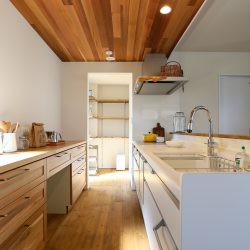 奥にはパントリーが