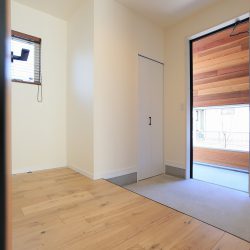 たっぷり収納できるクロークつき