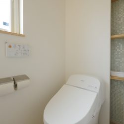 背面に隠し収納つき