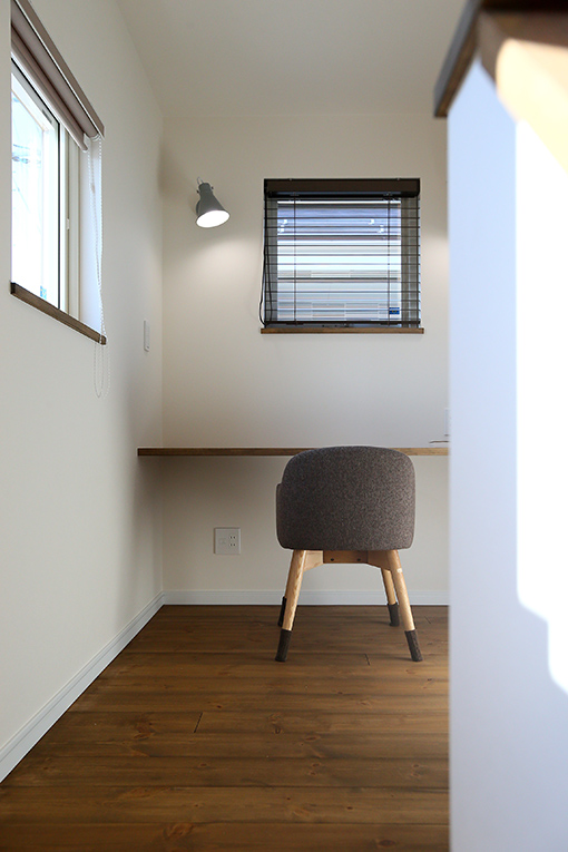 ブルーアクセントが大人かわいいを叶えた家