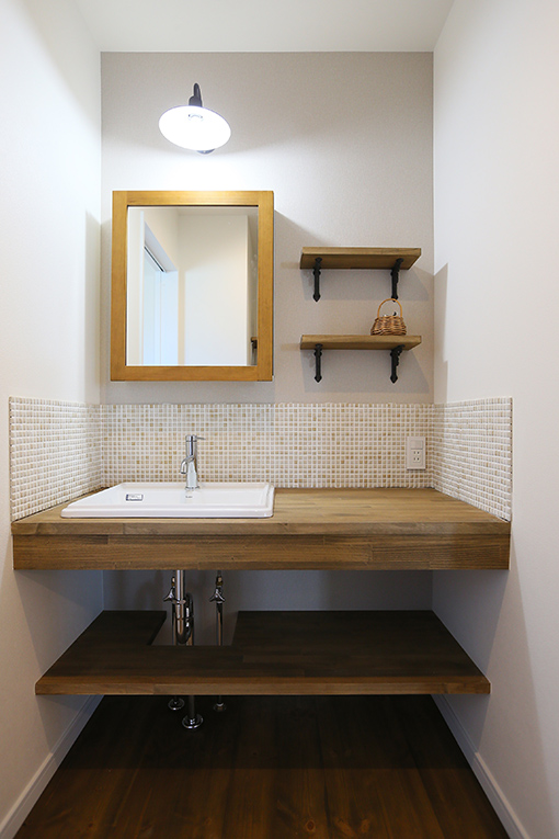 ブルーアクセントが大人かわいいを叶えた家