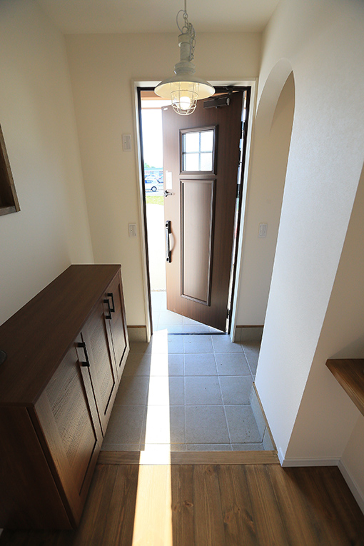 ブルーアクセントが大人かわいいを叶えた家