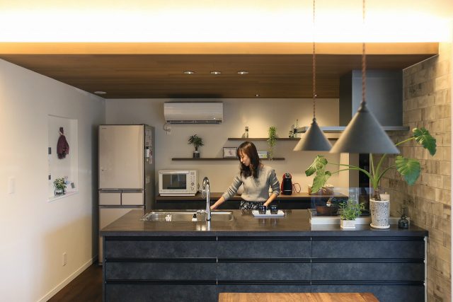 シックで落ち着いた、プライベートガーデンのあるお家