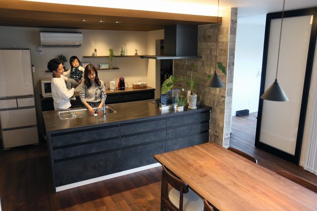 シックで落ち着いた、プライベートガーデンのあるお家