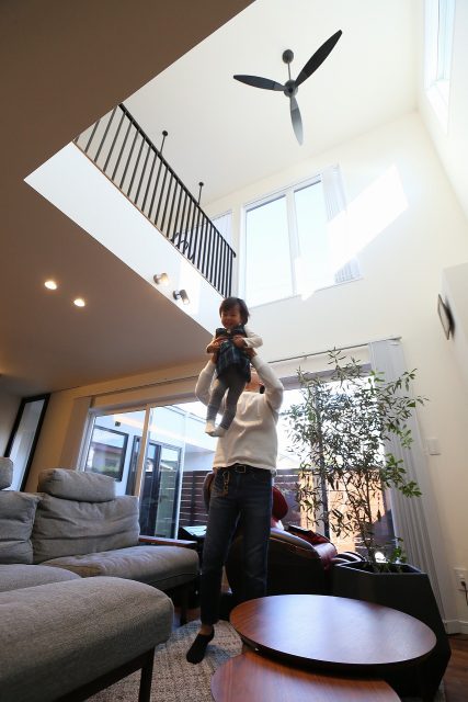 シックで落ち着いた、プライベートガーデンのあるお家