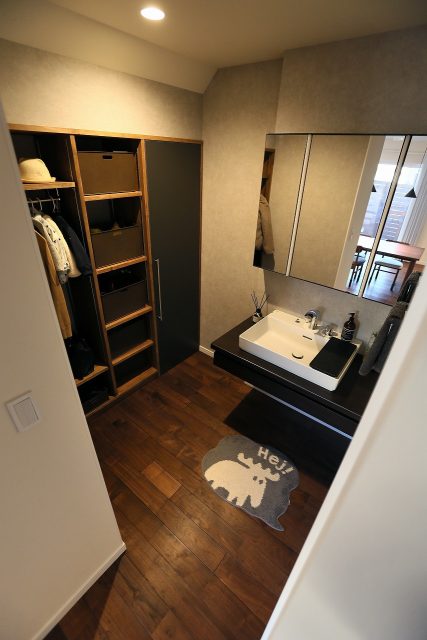 シックで落ち着いた、プライベートガーデンのあるお家