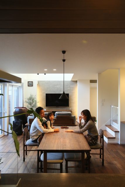 シックで落ち着いた、プライベートガーデンのあるお家