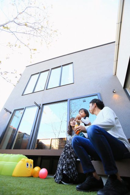 シックで落ち着いた、プライベートガーデンのあるお家