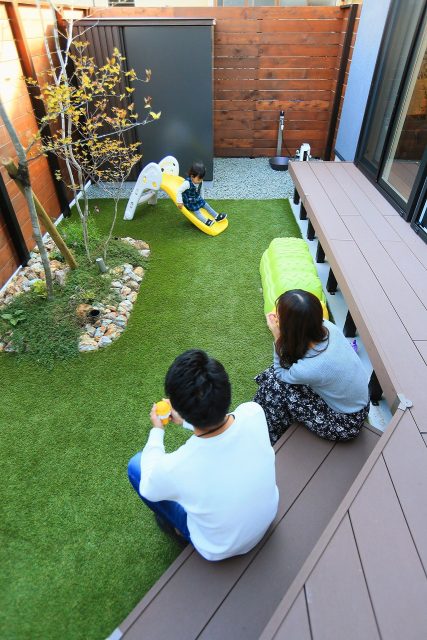 シックで落ち着いた、プライベートガーデンのあるお家